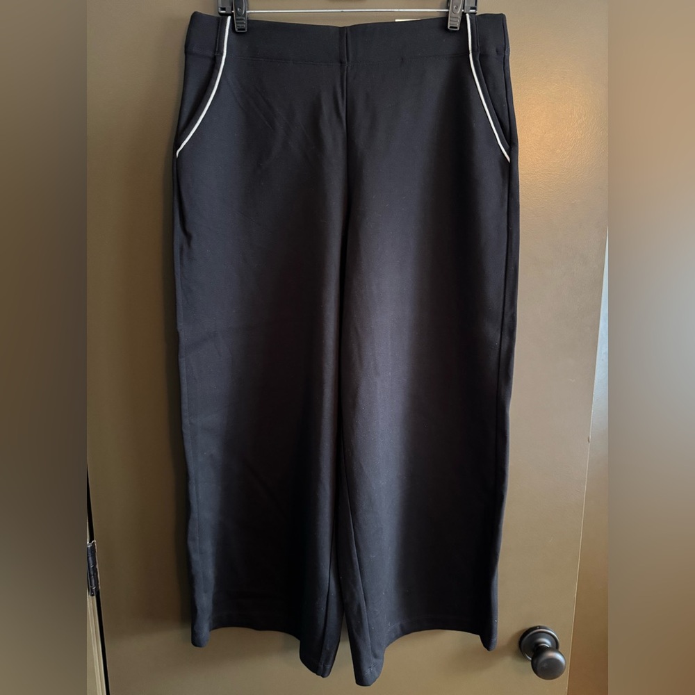 NWT Max Studio Black Cropped Wide-Leg Trousers with Ecru Trim